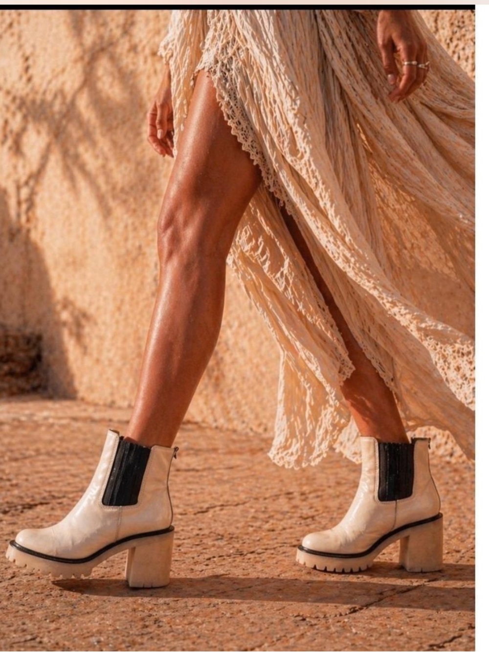 Free People Jemes Chelsea Block Heel Boots with Black Elastic Sz 9 9.5 US